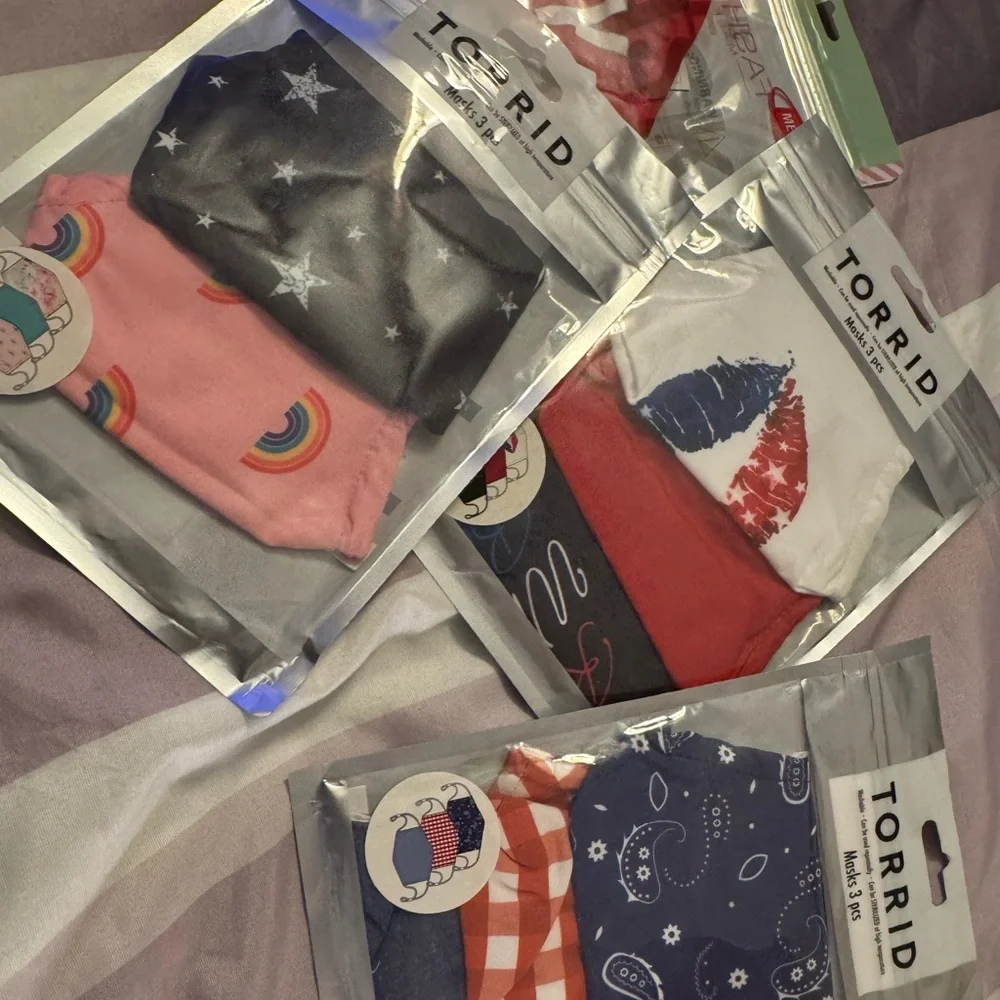 Torrid Kids' Fun Patterned Face Mask 9 total